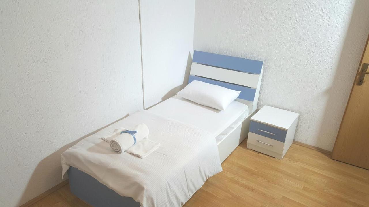 Bus Station Hostel Pristina Extérieur photo