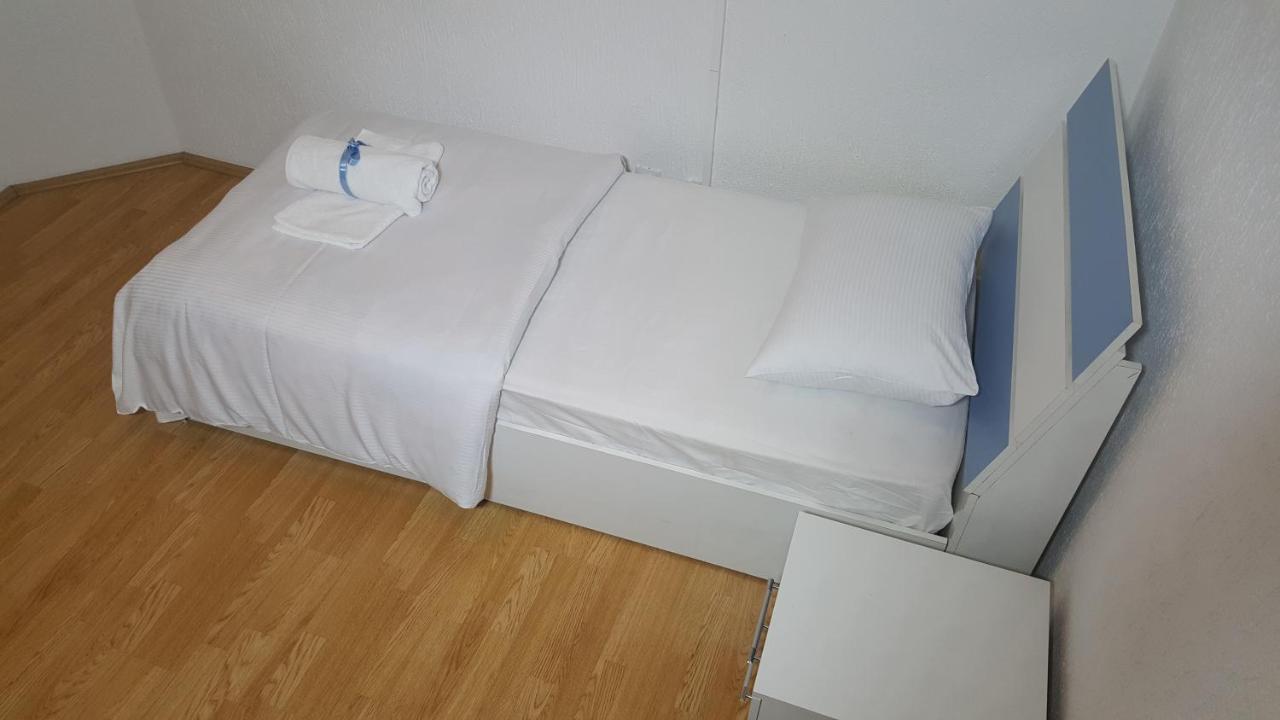 Bus Station Hostel Pristina Extérieur photo