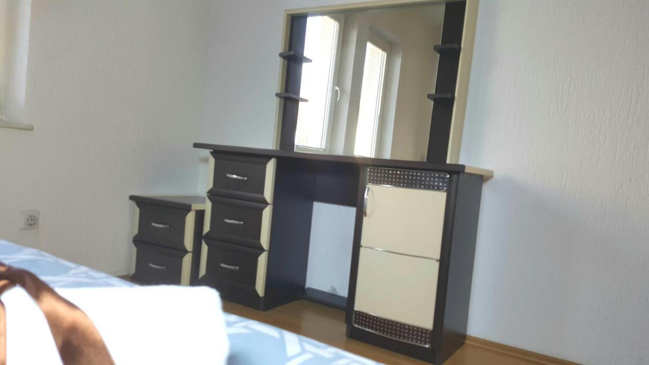 Bus Station Hostel Pristina Extérieur photo